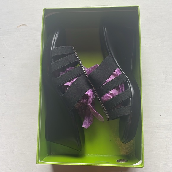 Italian Shoemakers. Size 8. Black Strapless Heels with Rhinestones. - Picture 10 of 10